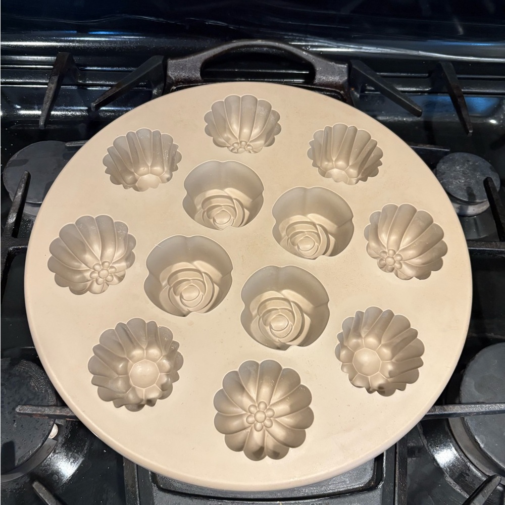Pampered Chef Floral Silicone Mold